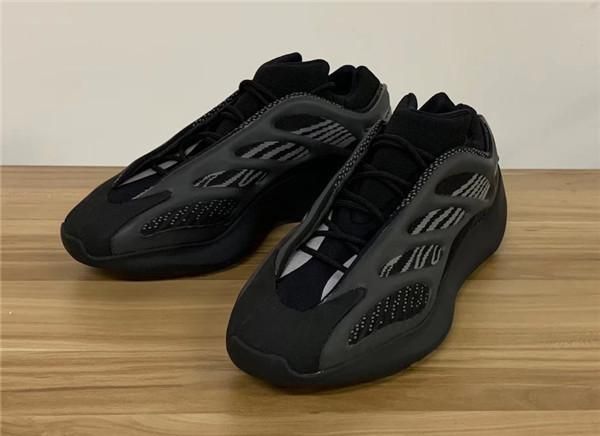 2020 with box 700 v3 black kanye west men womens sneakers running shoes for sale glows in the dark upper wave running shoes sports
2020 with box 700 v3 black kanye west men womens sneakers running shoes for sale glows in the dark upper wave running shoes sports