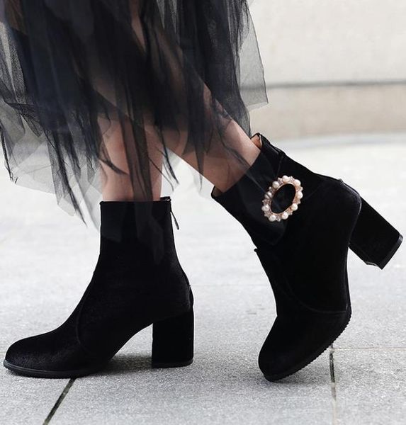 fashion-winter boots chunky heel ankle bootie black pink grey come with box 
fashion-winter boots chunky heel ankle bootie black pink grey come with box