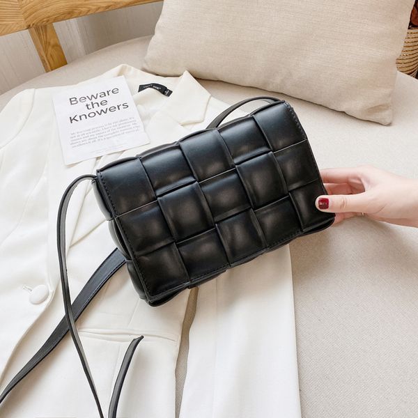 2020 new women's bags net red pillow pack fashion hand-woven bag shoulder messenger small package
2020 new women's bags net red pillow pack fashion hand-woven bag shoulder messenger small package