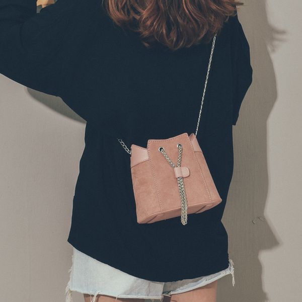 new style simple chain bucket bag retro shoulder bag women's tote
new style simple chain bucket bag retro shoulder bag women's tote