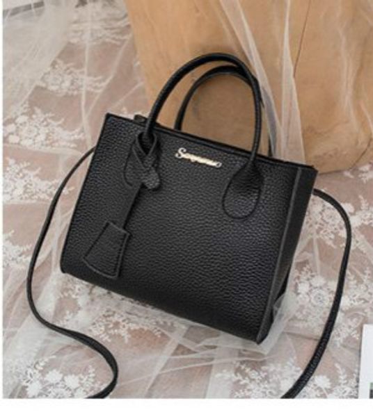 2020 New Designer Portable Female Bag Foreign Luxury Small Square Bag Shoulder Slung Tide Fashion Wild In Stock
2020 New Designer Portable Female Bag Foreign Luxury Small Square Bag Shoulder Slung Tide Fashion Wild In Stock