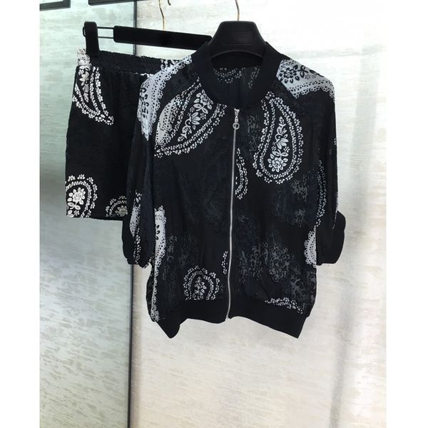 5.21 european 2020 summer new women fashion suit contrast color print zipper jacket coat + elastic waist loose wide leg shorts, White
5.21 european 2020 summer new women fashion suit contrast color print zipper jacket coat + elastic waist loose wide leg shorts, White