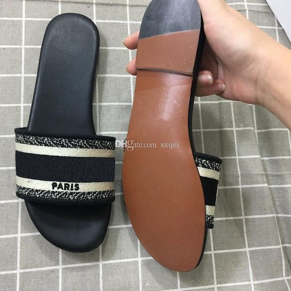 f1025 new fashion luxury designer women shoes printed non-slip designer women slippers indoor bathroom slippers 6 colors size 35-41, Black
f1025 new fashion luxury designer women shoes printed non-slip designer women slippers indoor bathroom slippers 6 colors size 35-41, Black