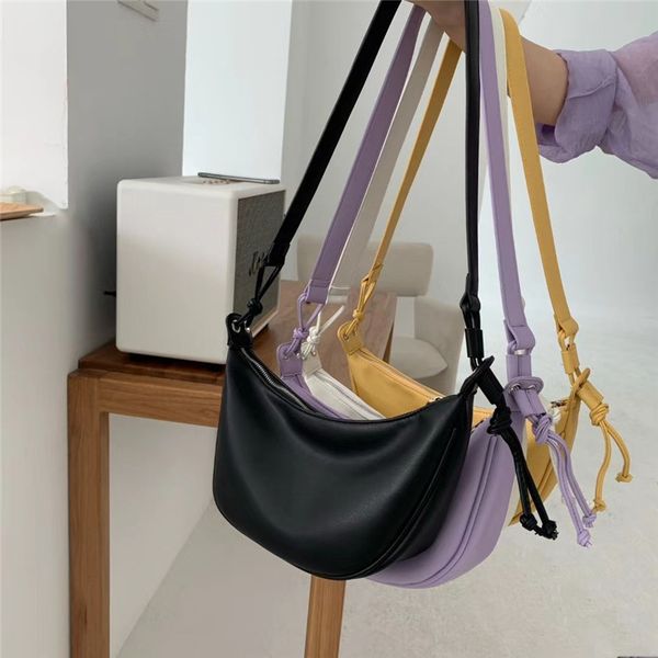 2020 new women's shoulder bag fashion solid color diagonal bag korean retro soft leather moon
2020 new women's shoulder bag fashion solid color diagonal bag korean retro soft leather moon