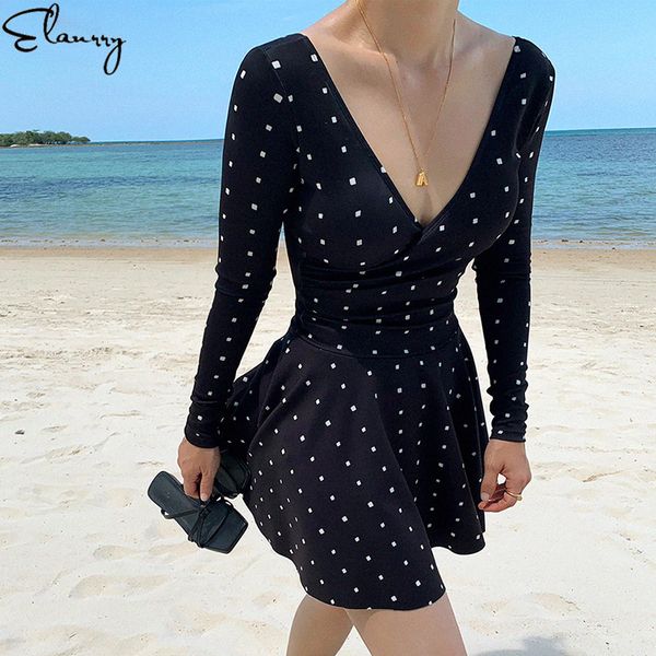 2020 one piece swimsuit long sleeves swimwear women padded swim skirt body 2020 female beach bathing suit summer, White;black
2020 one piece swimsuit long sleeves swimwear women padded swim skirt body 2020 female beach bathing suit summer, White;black