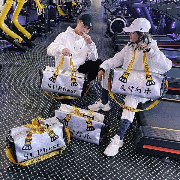 large capacity travel bag men and women sports bag fitness handbag 
large capacity travel bag men and women sports bag fitness handbag