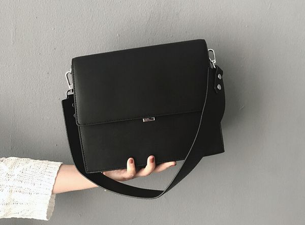 female brief bag fashion all-match shoulder strap orgnan bag women messenger small bag casual office style xi898
female brief bag fashion all-match shoulder strap orgnan bag women messenger small bag casual office style xi898