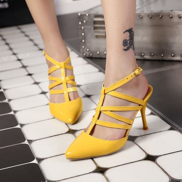2017 patent leather pure color ring jiao kou dai pointed shallow mouth thin heeled high-heel into group of small women's sandals, Black
2017 patent leather pure color ring jiao kou dai pointed shallow mouth thin heeled high-heel into group of small women's sandals, Black