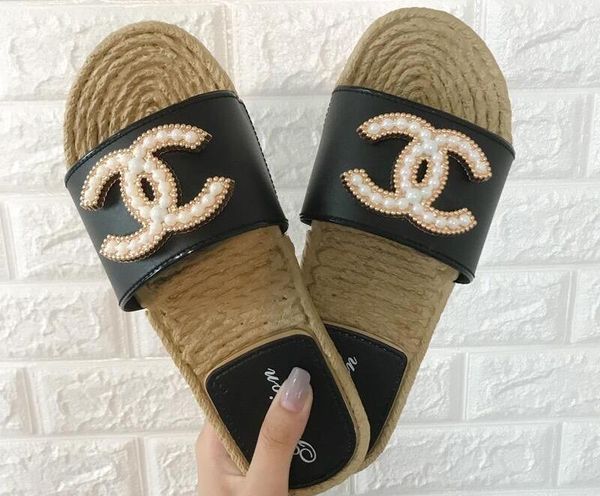 Flip-flops female spring and summer new Europe and the United States non-slip wear large size beach pinch feet flat bottom sandals 35-40
Flip-flops female spring and summer new Europe and the United States non-slip wear large size beach pinch feet flat bottom sandals 35-40