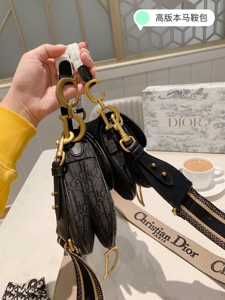 love fashion and personality designer women purse and original design women's shoulder bag bags size 25*20*7cm
love fashion and personality designer women purse and original design women's shoulder bag bags size 25*20*7cm