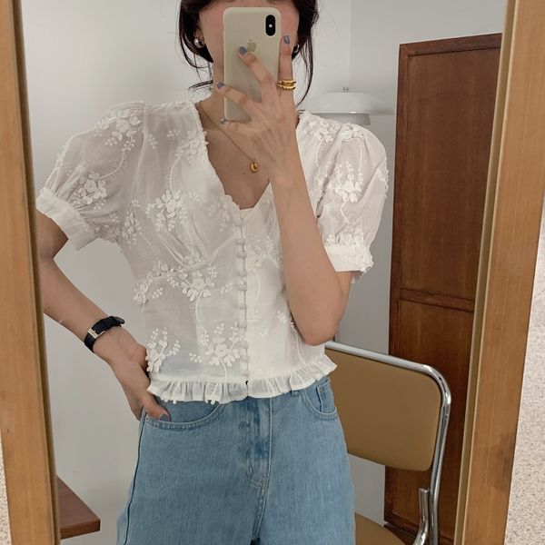 women's blouses & shirts comel2021 summer fashion women sweet embroidery floral flounced shirt v neck puff sleeve blusas short top, White
women's blouses & shirts comel2021 summer fashion women sweet embroidery floral flounced shirt v neck puff sleeve blusas short top, White
