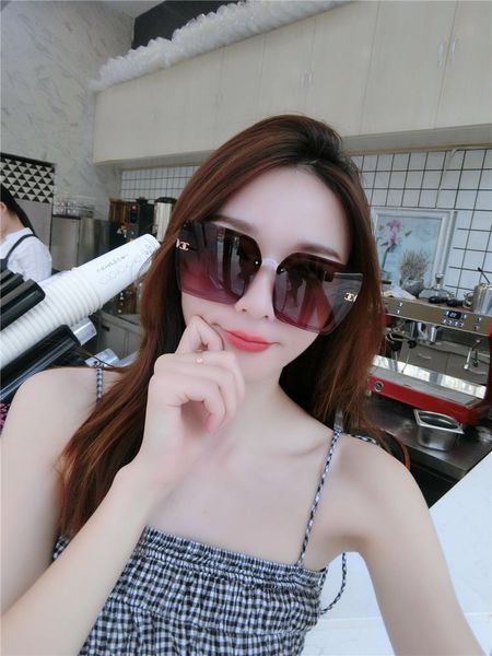 роскошные дизайнерские солнцезащитные очки с логотипом мужчин и женщин моды кампании высокого качества моды случайные солнцезащитные очки ун, White;black
роскошные дизайнерские солнцезащитные очки с логотипом мужчин и женщин моды кампании высокого качества моды случайные солнцезащитные очки ун, White;black