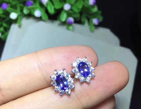 natural tanzanite earrings wholesale, beautiful colors, natural gemstones, 925 silver classic style
natural tanzanite earrings wholesale, beautiful colors, natural gemstones, 925 silver classic style