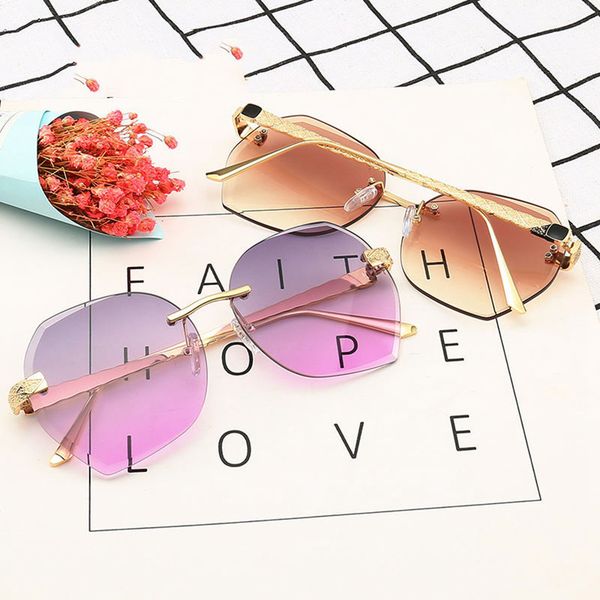 elegant ladies outdoor sunglasses women's irregular uv400 sunglasses new fashion personality frameless travel rimless eyewear, White;black
elegant ladies outdoor sunglasses women's irregular uv400 sunglasses new fashion personality frameless travel rimless eyewear, White;black