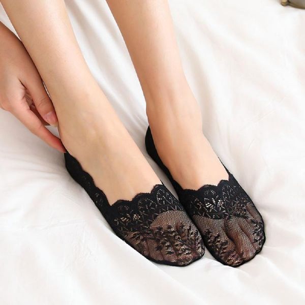 summer invisible socks women transparent antiskid silica gel lace socks slippers female thin boat, Black;white
summer invisible socks women transparent antiskid silica gel lace socks slippers female thin boat, Black;white