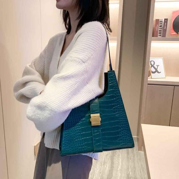 casual retro women shoulder bags chic strap female handbags pu leather crossbody messenger bag large purse
casual retro women shoulder bags chic strap female handbags pu leather crossbody messenger bag large purse