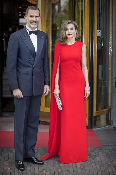delicate red dubai evening dresses caftan abaya long prom dresses with caped elegant o neck formal party dress for women special occasion, Black;red
delicate red dubai evening dresses caftan abaya long prom dresses with caped elegant o neck formal party dress for women special occasion, Black;red