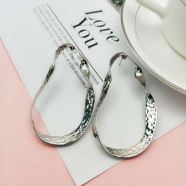 trendy women earrings rhodium color plating good quality irregular hoop earrings, Golden;silver
trendy women earrings rhodium color plating good quality irregular hoop earrings, Golden;silver