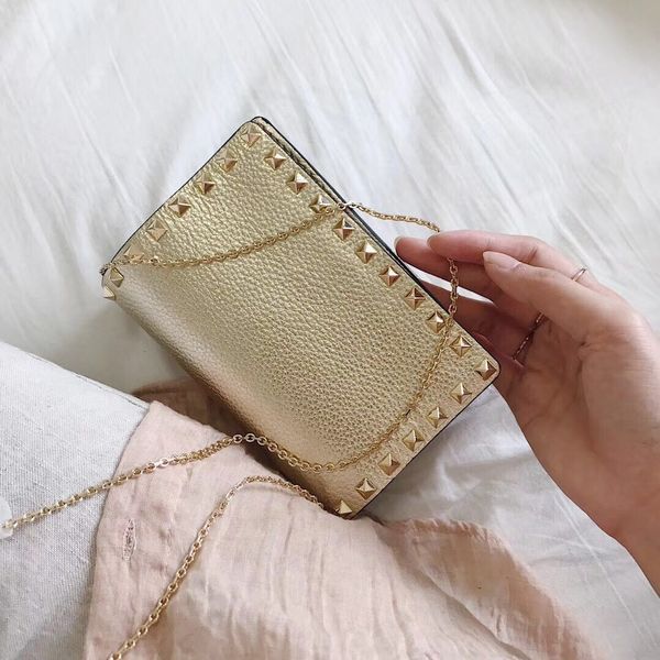 2018 designer inspired valentines golden rivet bags rivet rockstyd clutch party evening bags chain small bags fold red bronze black colors
2018 designer inspired valentines golden rivet bags rivet rockstyd clutch party evening bags chain small bags fold red bronze black colors