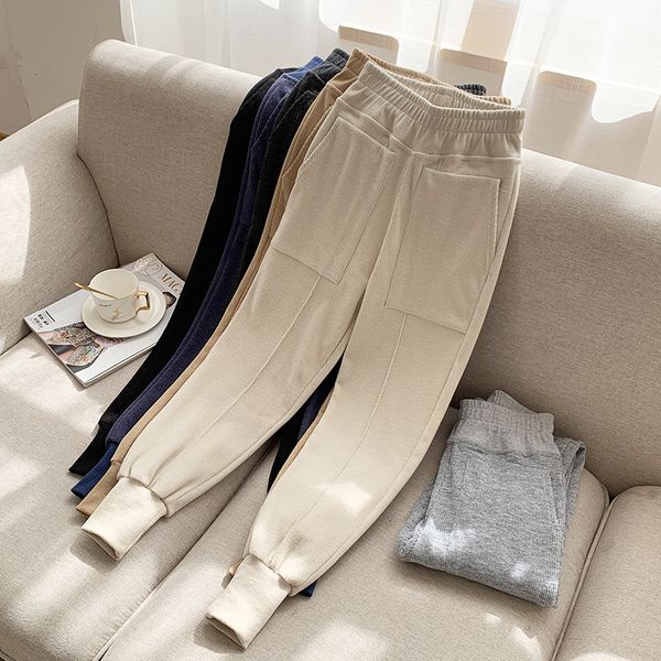 corduroy pants women for autumn winter harem pants women solid loose velvet casual with big pocket, Black;white
corduroy pants women for autumn winter harem pants women solid loose velvet casual with big pocket, Black;white