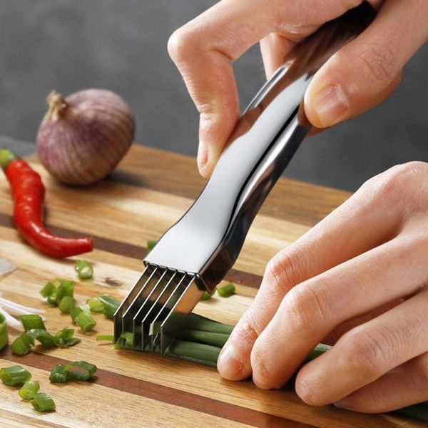 нержавеющая сталь лук лук резак slicer овощной измельчитель нож зеленый лук резак slicer кухонные инструменты кулинария гаджеты
нержавеющая сталь лук лук резак slicer овощной измельчитель нож зеленый лук резак slicer кухонные инструменты кулинария гаджеты