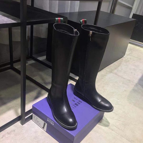 2020 womens boots 100% cowhide long boots luxury rain shoes black flat-bottomed flat zipper fashion over the knee thigh high boots 35-40
2020 womens boots 100% cowhide long boots luxury rain shoes black flat-bottomed flat zipper fashion over the knee thigh high boots 35-40