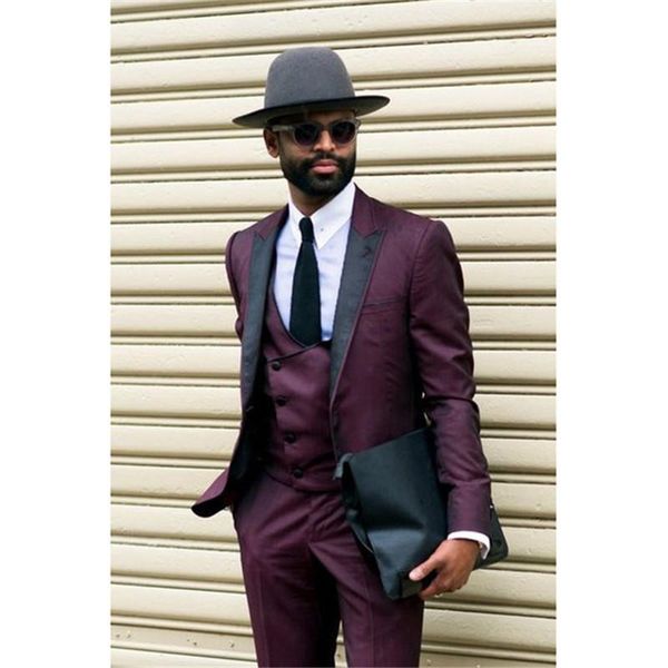 fashionable one button groomsmen peak lapel groom tuxedos men suits wedding/prom/dinner man blazer(jacket+pants+tie+vest) 698, Black;gray 
fashionable one button groomsmen peak lapel groom tuxedos men suits wedding/prom/dinner man blazer(jacket+pants+tie+vest) 698, Black;gray