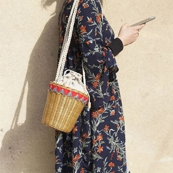 новый горячий ковш сумка ручной bohemia star rattan woven круглый сумки урожай соломы вязаная lady summer beach tote khaki
новый горячий ковш сумка ручной bohemia star rattan woven круглый сумки урожай соломы вязаная lady summer beach tote khaki