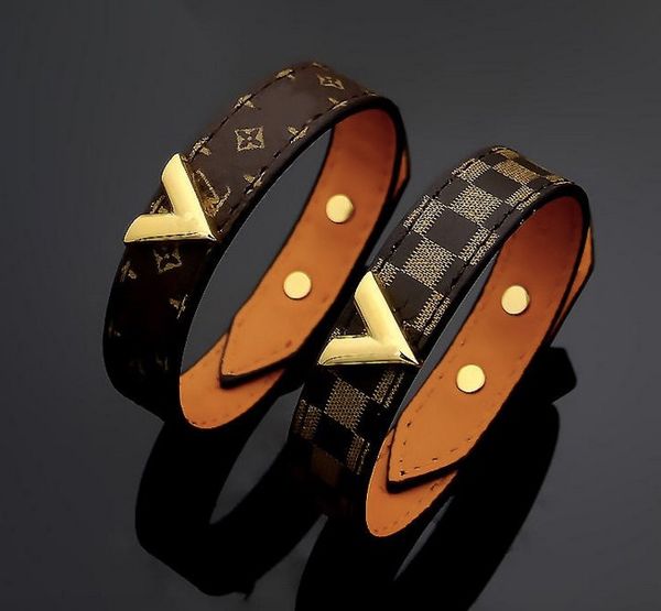 Оптовая V письмо браслеты дизайн одежды круглые браслеты из натуральной кожи с зо
Оптовая V письмо браслеты дизайн одежды круглые браслеты из натуральной кожи с зо