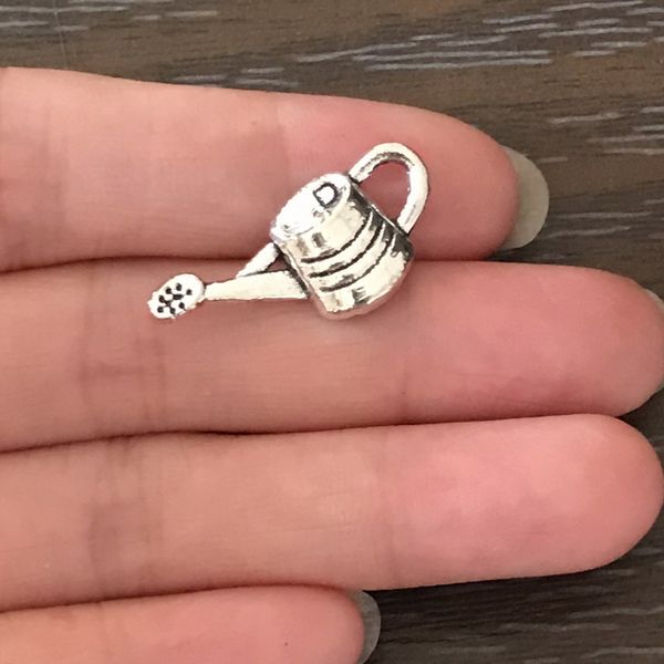 wholesale diy charm watering can charms antique silver tone garden pendant charm for bracelet necklace earrings zipper pulls jewelry, Bronze;silver
wholesale diy charm watering can charms antique silver tone garden pendant charm for bracelet necklace earrings zipper pulls jewelry, Bronze;silver