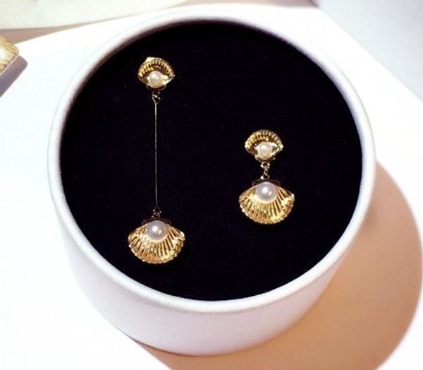 lovely shell pearl asymetric dangle stud earrings for woman girls diamonds crystals rhinestone fashion luxury designer gold silver, Golden;silver
lovely shell pearl asymetric dangle stud earrings for woman girls diamonds crystals rhinestone fashion luxury designer gold silver, Golden;silver