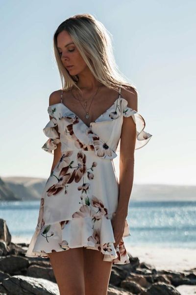 vintage sleeveless v-neck chiffon spaghetti strap beach floral ruffle tank mini casual dress women flying sleeve sundress, Black;gray
vintage sleeveless v-neck chiffon spaghetti strap beach floral ruffle tank mini casual dress women flying sleeve sundress, Black;gray