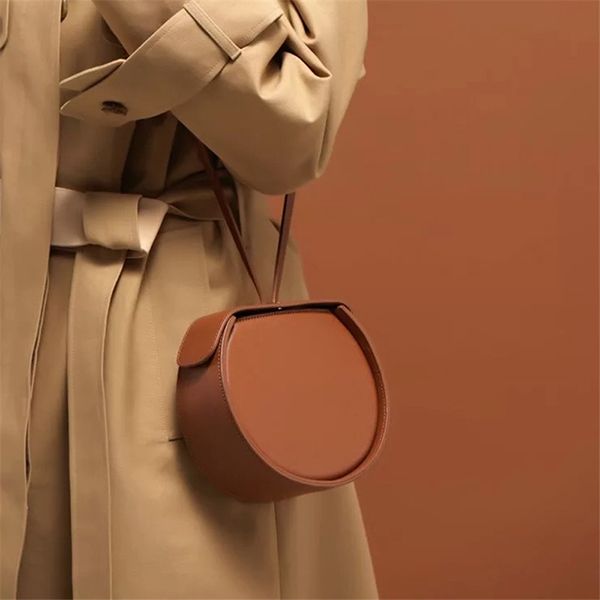 saddle handbag women luxury circular small round shoulder bag female half moon tote designer bags famous brand women bags
saddle handbag women luxury circular small round shoulder bag female half moon tote designer bags famous brand women bags