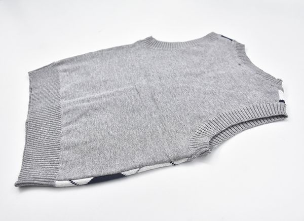 spring and autumn 2-7-year-old boy's rhombus v-neck sweater cardigan male baby college style cotton thread waistcoat, White
spring and autumn 2-7-year-old boy's rhombus v-neck sweater cardigan male baby college style cotton thread waistcoat, White