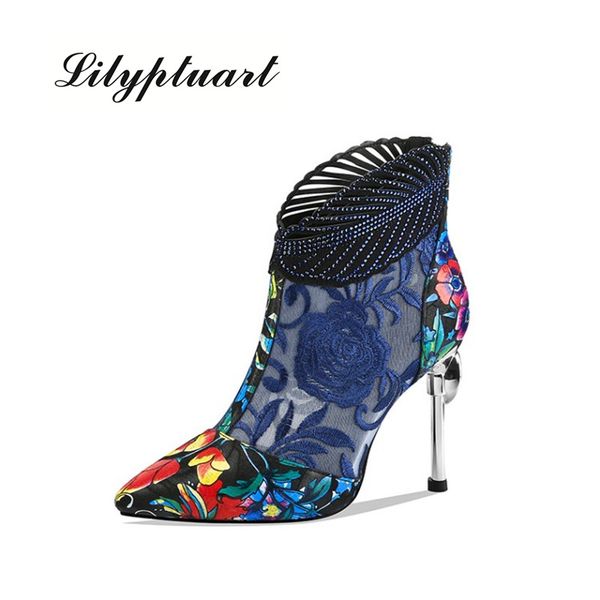 2020spring new leather embroidered net yarn high-heeled boots thin heel printing pointed waterproof platform hollow sandals, Black
2020spring new leather embroidered net yarn high-heeled boots thin heel printing pointed waterproof platform hollow sandals, Black