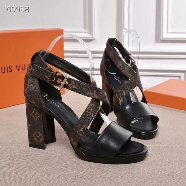 19ss nn With box L family WOMEN REAL LEATHER STUDS HIGH HEELS SANDAL 35-41 slippers slide sandals unisex outdoor beach flip flops
19ss nn With box L family WOMEN REAL LEATHER STUDS HIGH HEELS SANDAL 35-41 slippers slide sandals unisex outdoor beach flip flops