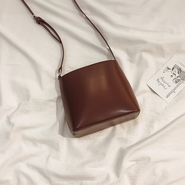 retro shoulder leather bucket bag 2020 new fashion messenger bag small bags
retro shoulder leather bucket bag 2020 new fashion messenger bag small bags
