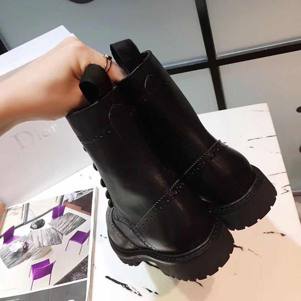 2019 new autumn and winter explosions fashion classic wild martin boots 100% genuine leather shoes size35-41 original packaging, Black
2019 new autumn and winter explosions fashion classic wild martin boots 100% genuine leather shoes size35-41 original packaging, Black