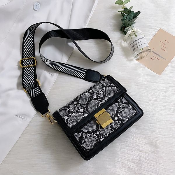 2019 fashion new shoulder bag ladies small bag snake skin texture messenger casual mobile phone wallet
2019 fashion new shoulder bag ladies small bag snake skin texture messenger casual mobile phone wallet