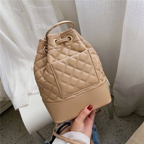 lingge embroidered women's bag 2019 new chaohan version of the two shoulder bag fashion small backpack hand-held bucket
lingge embroidered women's bag 2019 new chaohan version of the two shoulder bag fashion small backpack hand-held bucket