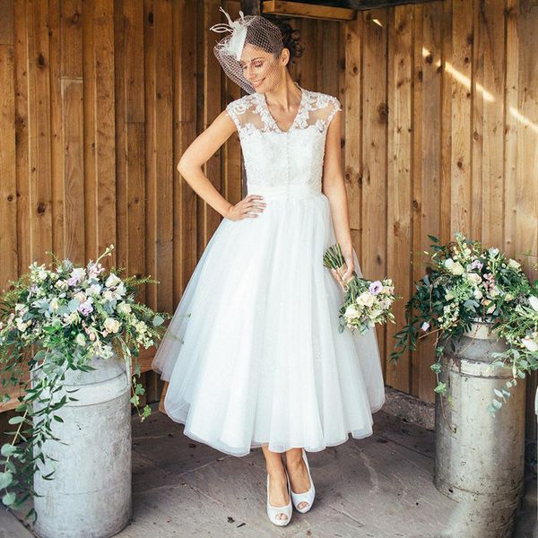 Vintage A-Line Wedding Dresses 2019 V Neck Sleeveless Sheer Back Short Bridal Gowns Lace Bridal Gowns Custom
Vintage A-Line Wedding Dresses 2019 V Neck Sleeveless Sheer Back Short Bridal Gowns Lace Bridal Gowns Custom