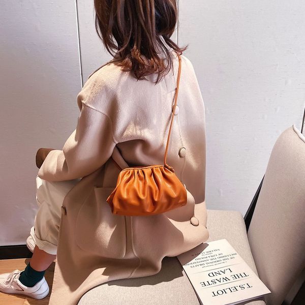 2020 new shoulder bag women's casual fashion korean version of the fold oblique cross dumpling clutch bag
2020 new shoulder bag women's casual fashion korean version of the fold oblique cross dumpling clutch bag