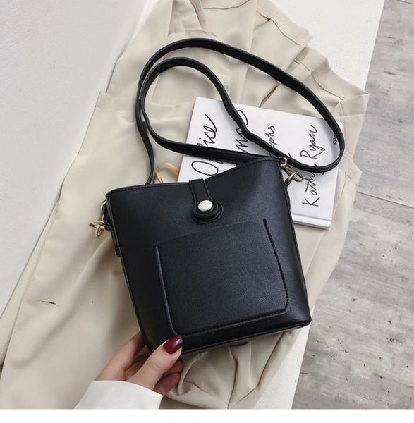2020 new shoulder bag women's casual fashion korean version large capacity bucket bag ladies
2020 new shoulder bag women's casual fashion korean version large capacity bucket bag ladies