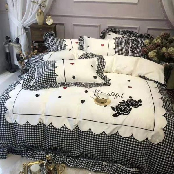 korean simple 60 egyptian long-staple cotton four-piece cotton love embroidery lotus leaf black and white grid bedding
korean simple 60 egyptian long-staple cotton four-piece cotton love embroidery lotus leaf black and white grid bedding