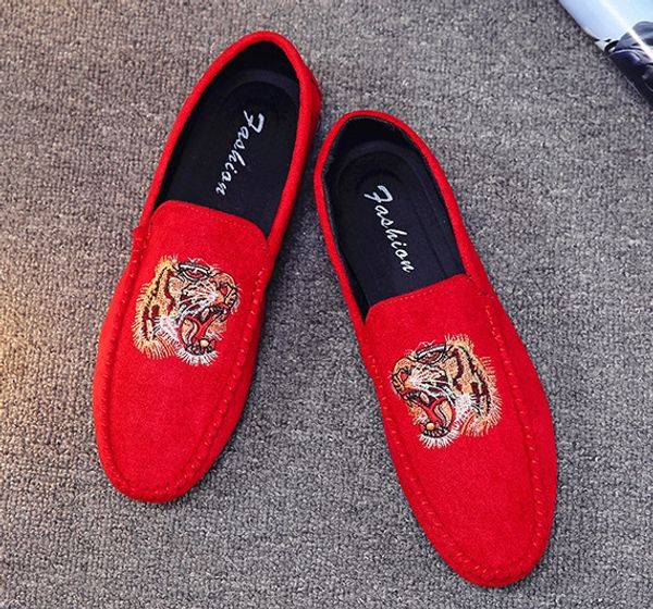 2019 loafers men shoes casual black red flat suede leather moccasins men loafers tiger embroidered party wedding shoes men
2019 loafers men shoes casual black red flat suede leather moccasins men loafers tiger embroidered party wedding shoes men