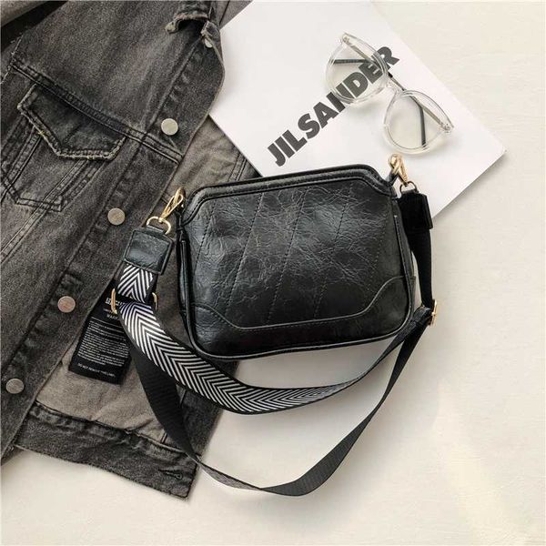 ladies bag fashion solid color wide shoulder strap printing retro shoulder bag wild simple trendy small personality
ladies bag fashion solid color wide shoulder strap printing retro shoulder bag wild simple trendy small personality
