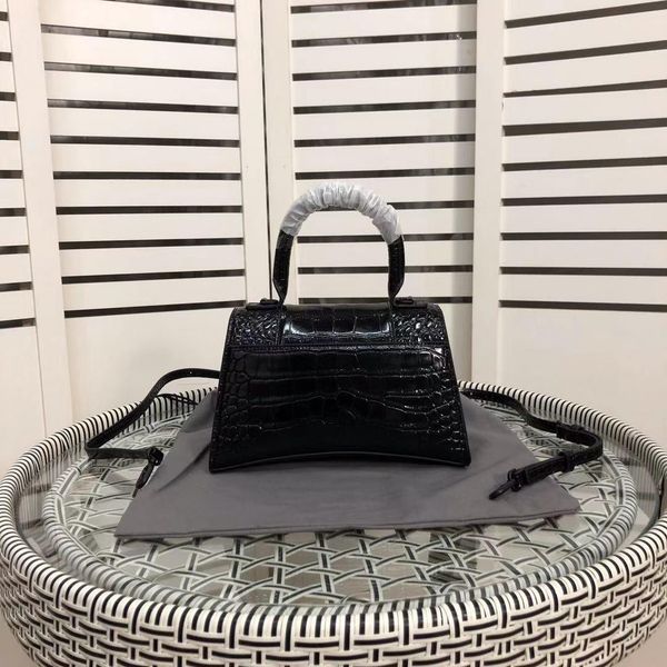 price origial brand women's purse,brand clutch bags, luxury handbag,wallet, made by calf, lamb skin,crocodile skin,fast delivery
price origial brand women's purse,brand clutch bags, luxury handbag,wallet, made by calf, lamb skin,crocodile skin,fast delivery