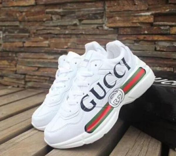 2019 Brands Designers Luxurys Man Casual Shoes New Mens Womens Fashion White Leather comfortable Shoes Flat sports sneakers high quality
2019 Brands Designers Luxurys Man Casual Shoes New Mens Womens Fashion White Leather comfortable Shoes Flat sports sneakers high quality