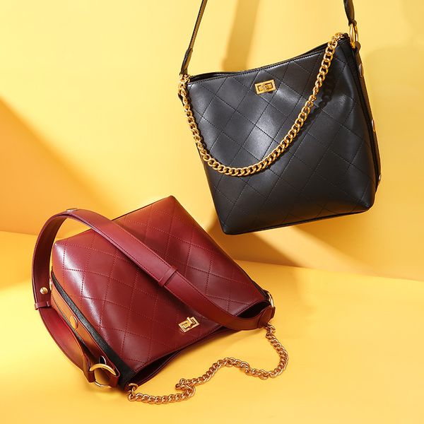 summer new leather women's bag fashion broadband hand bill of lading shoulder diagonal bag ladies
summer new leather women's bag fashion broadband hand bill of lading shoulder diagonal bag ladies