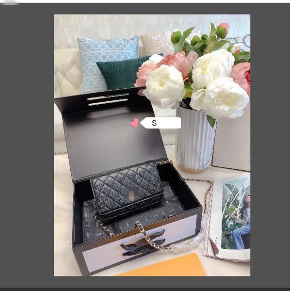handbag wholesale fine fine leather caviar fabric can be cross-slung single-shoulder bag with card zipper bit change bit
handbag wholesale fine fine leather caviar fabric can be cross-slung single-shoulder bag with card zipper bit change bit